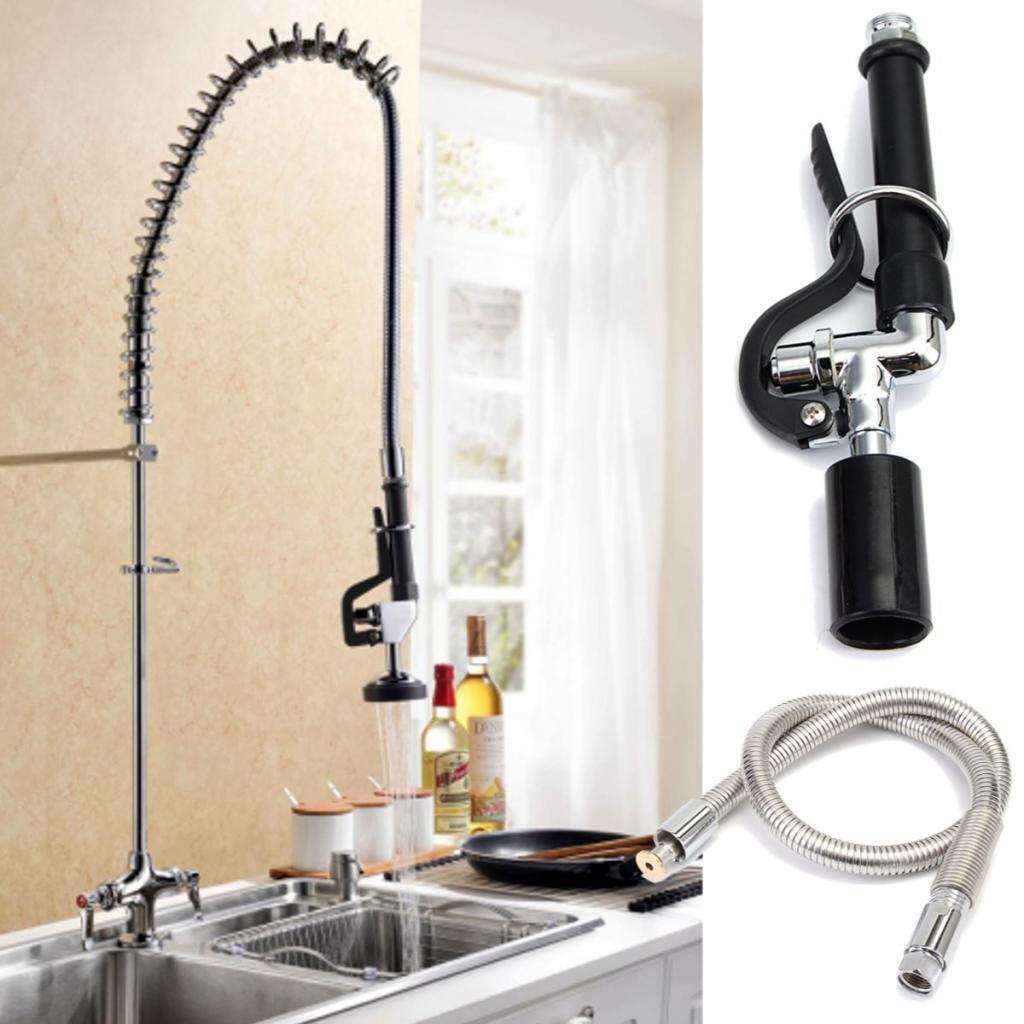 Commercial Kitchen Deep Cleaning - Rubinetto a spruzzo moderno con impugnatura